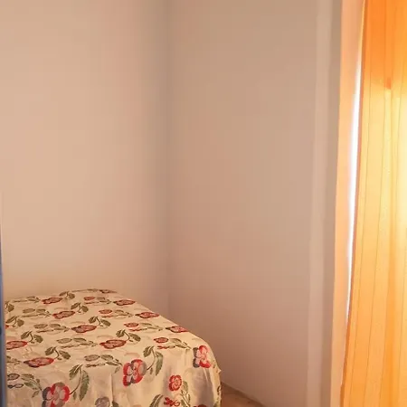 Nyaraló House With Garden In Marinha Da Mendiga